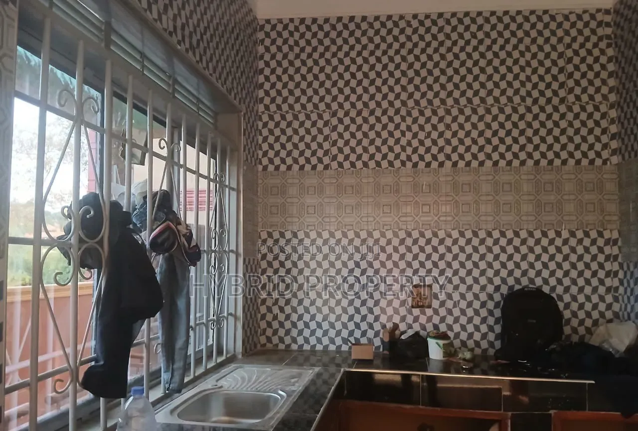 3bdrm House in Wakiso Town Along for sale