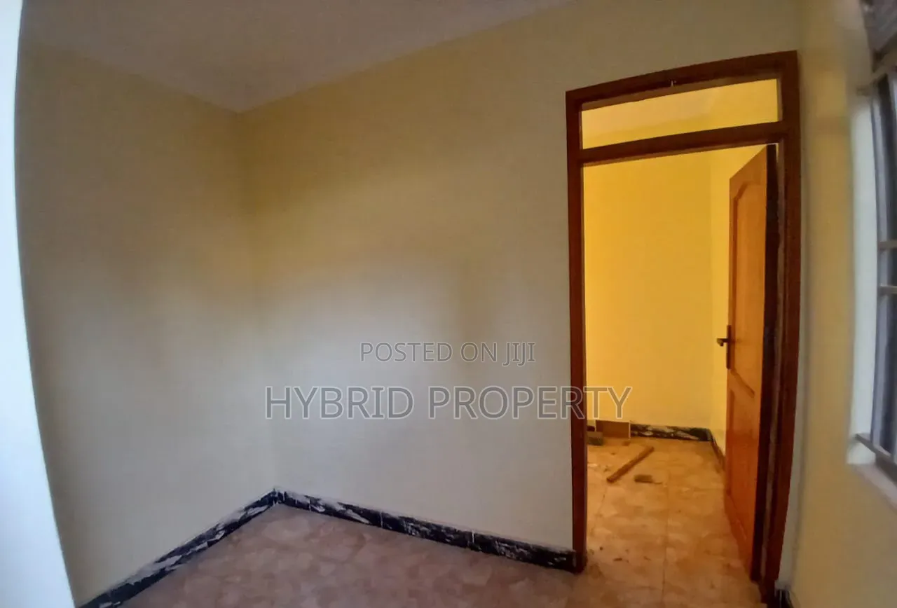 3bdrm House in Wakiso Town Along for sale