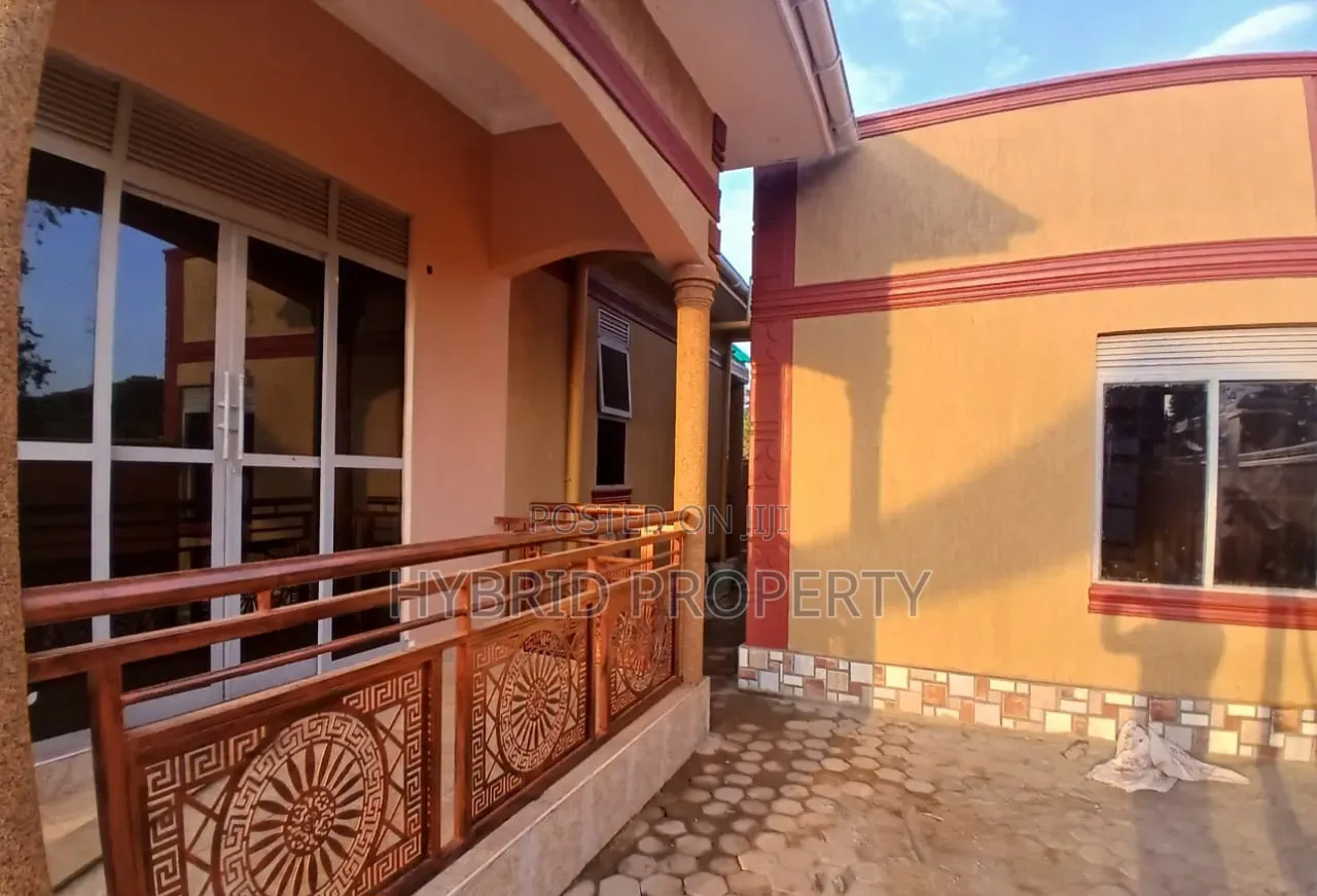 3bdrm House in Wakiso Town Along for sale