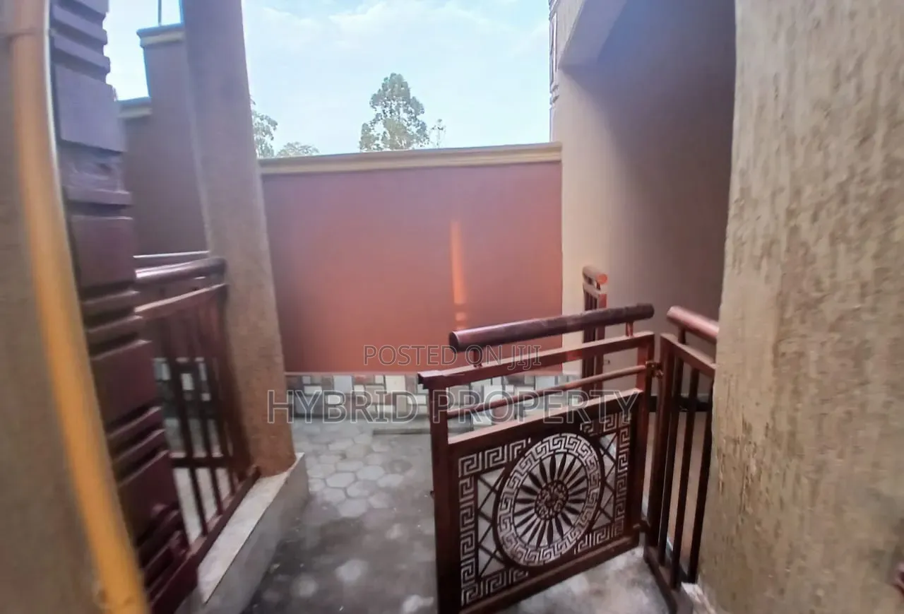 3bdrm House in Wakiso Town Along for sale