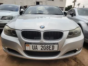 BMW 320i Sedan RWD 2008 Silver