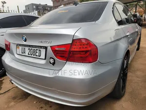 BMW 320i Sedan RWD 2008 Silver