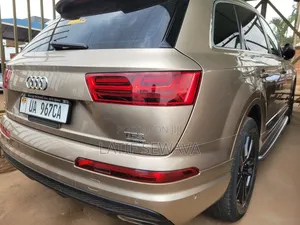 Audi Q7 3.0T Premium Plus quattro 4dr SUV AWD (3.0L 6cyl S/C 8A) 2015