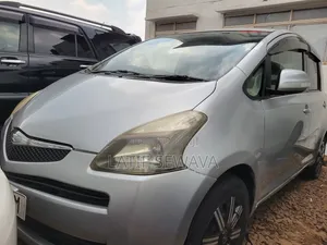 Toyota Ractis 1.5 AWD 2007 Silver
