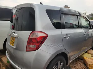 Toyota Ractis 1.5 AWD 2007 Silver