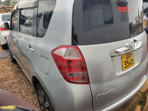 Toyota Ractis 1.5 AWD 2007 Silver