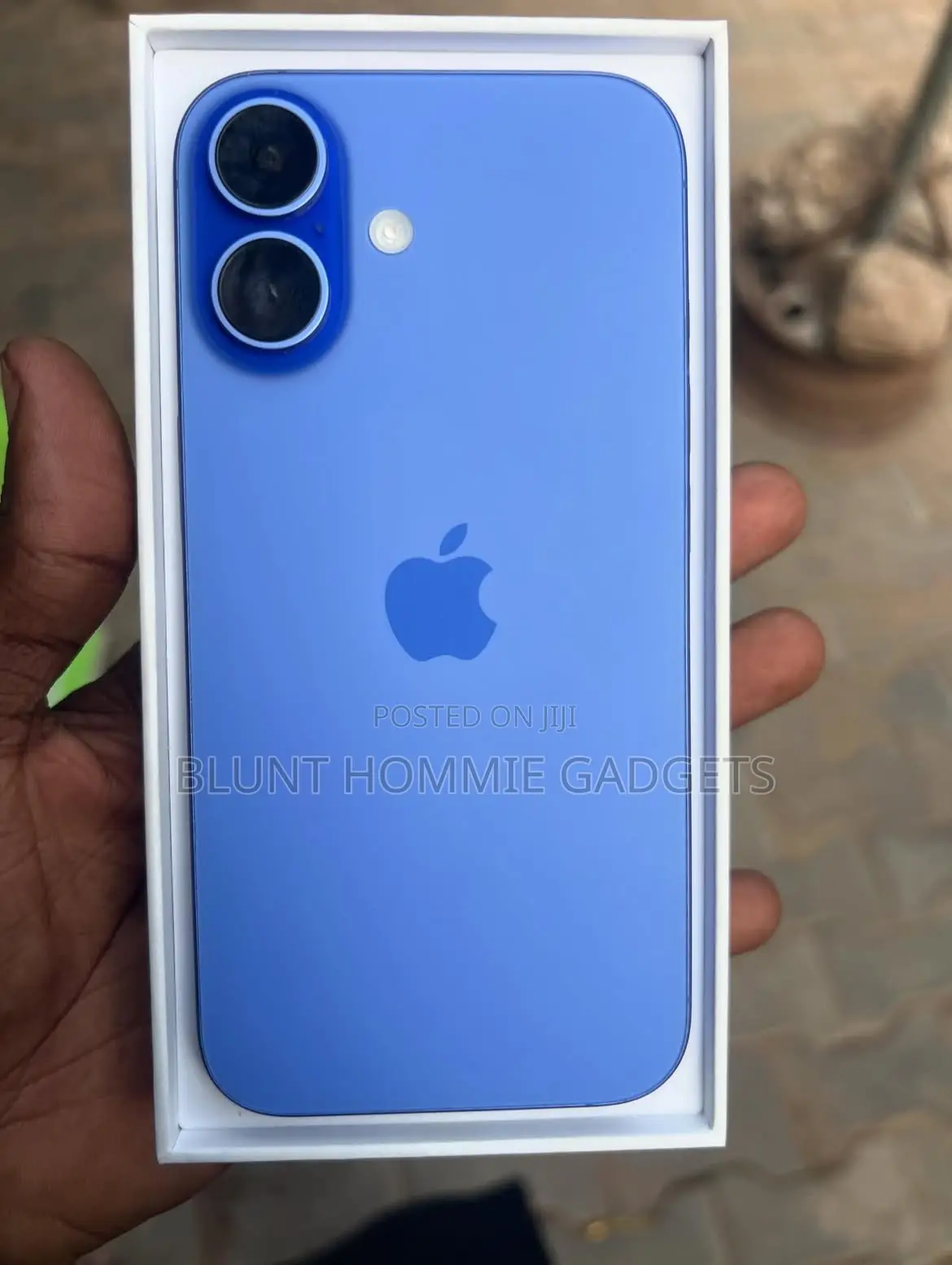 New Apple iPhone 16 256 GB Blue