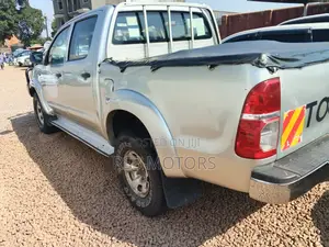 Toyota Hilux 2014 Silver