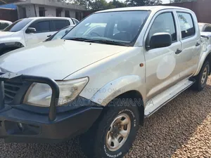 Toyota Hilux 2014 Silver