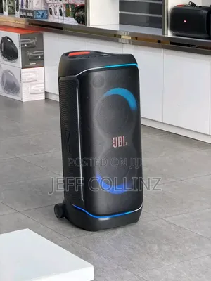 JBL Party Box 720 Boom Bass Boosted Spraker With a Wireless Mic