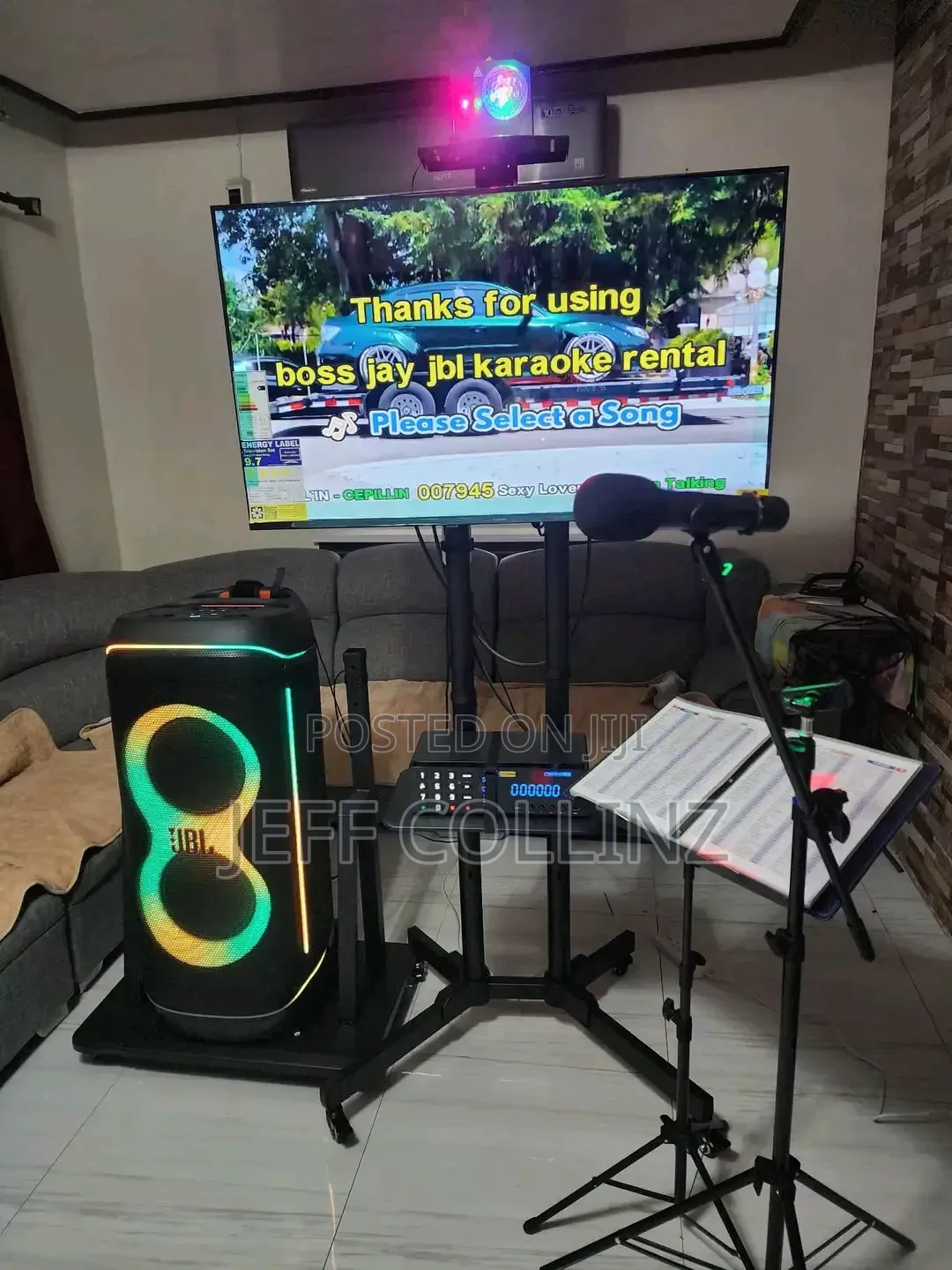 JBL Party Box 720 Boom Bass Boosted Spraker With a Wireless Mic
