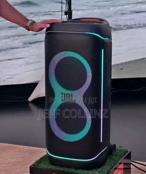 JBL Party Box 720 Boom Bass Boosted Spraker With a Wireless Mic