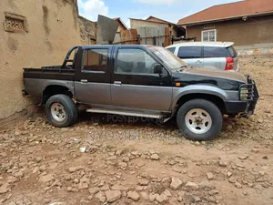Nissan Pick-Up 1994 Gray