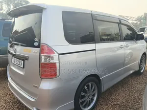 Toyota Noah 2008 Silver