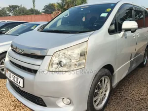 Toyota Noah 2008 Silver