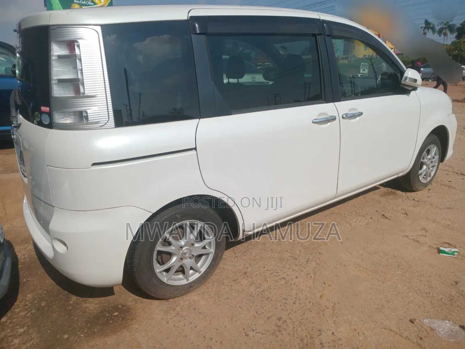 Toyota Sienta 2012 White
