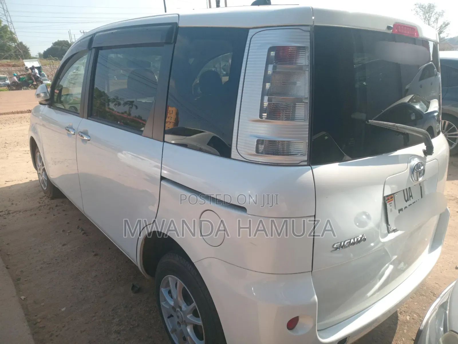 Toyota Sienta 2012 White