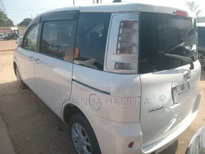 Toyota Sienta 2012 White