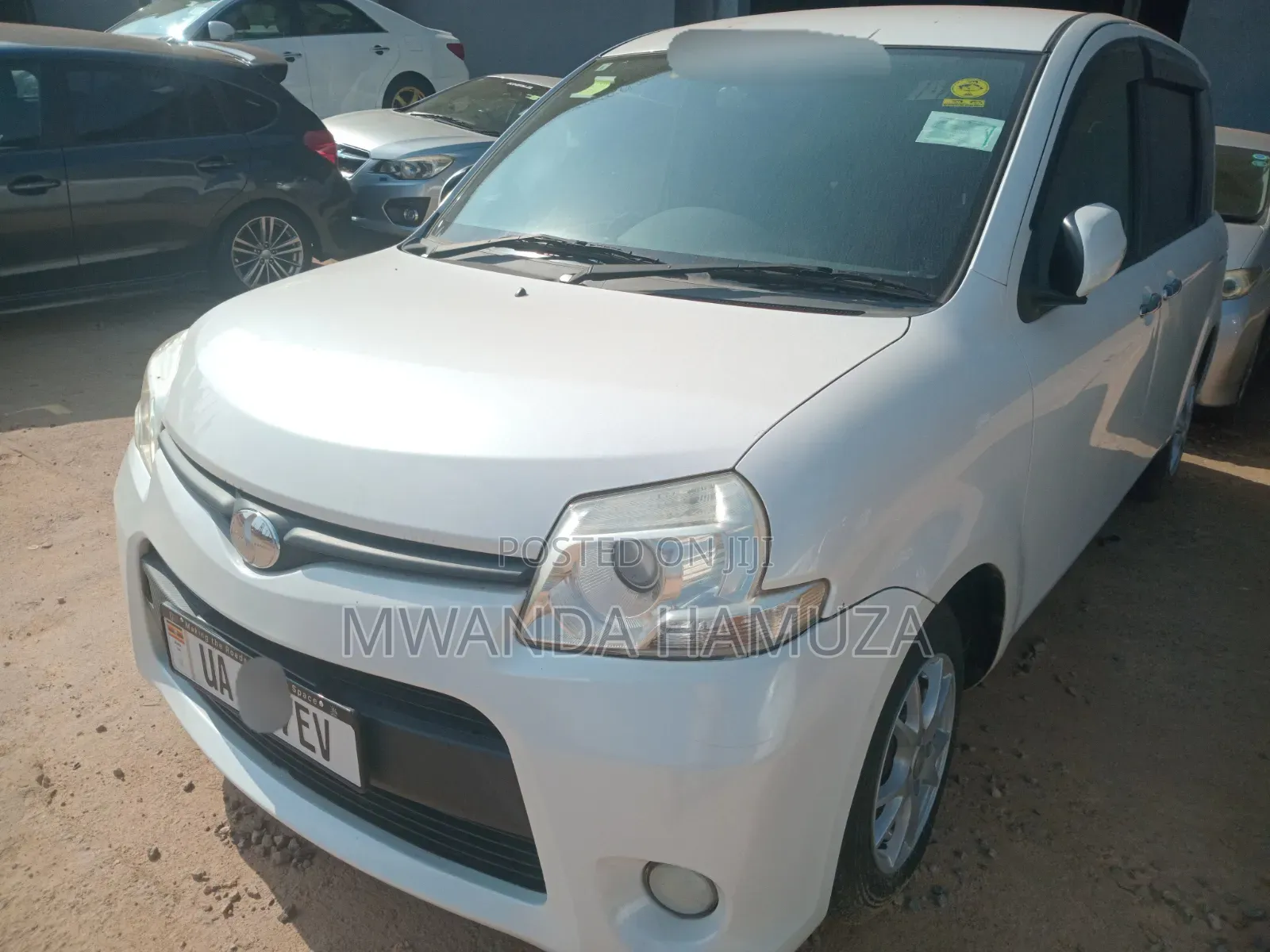 Toyota Sienta 2012 White