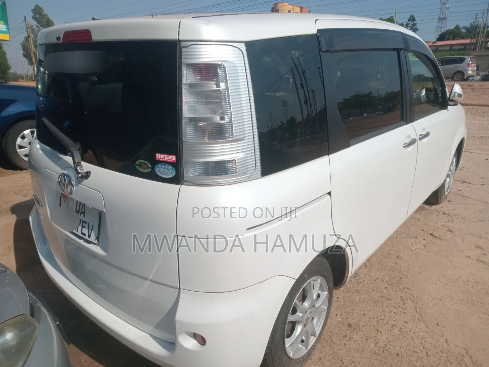 Toyota Sienta 2012 White