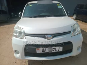 Toyota Sienta 2012 White
