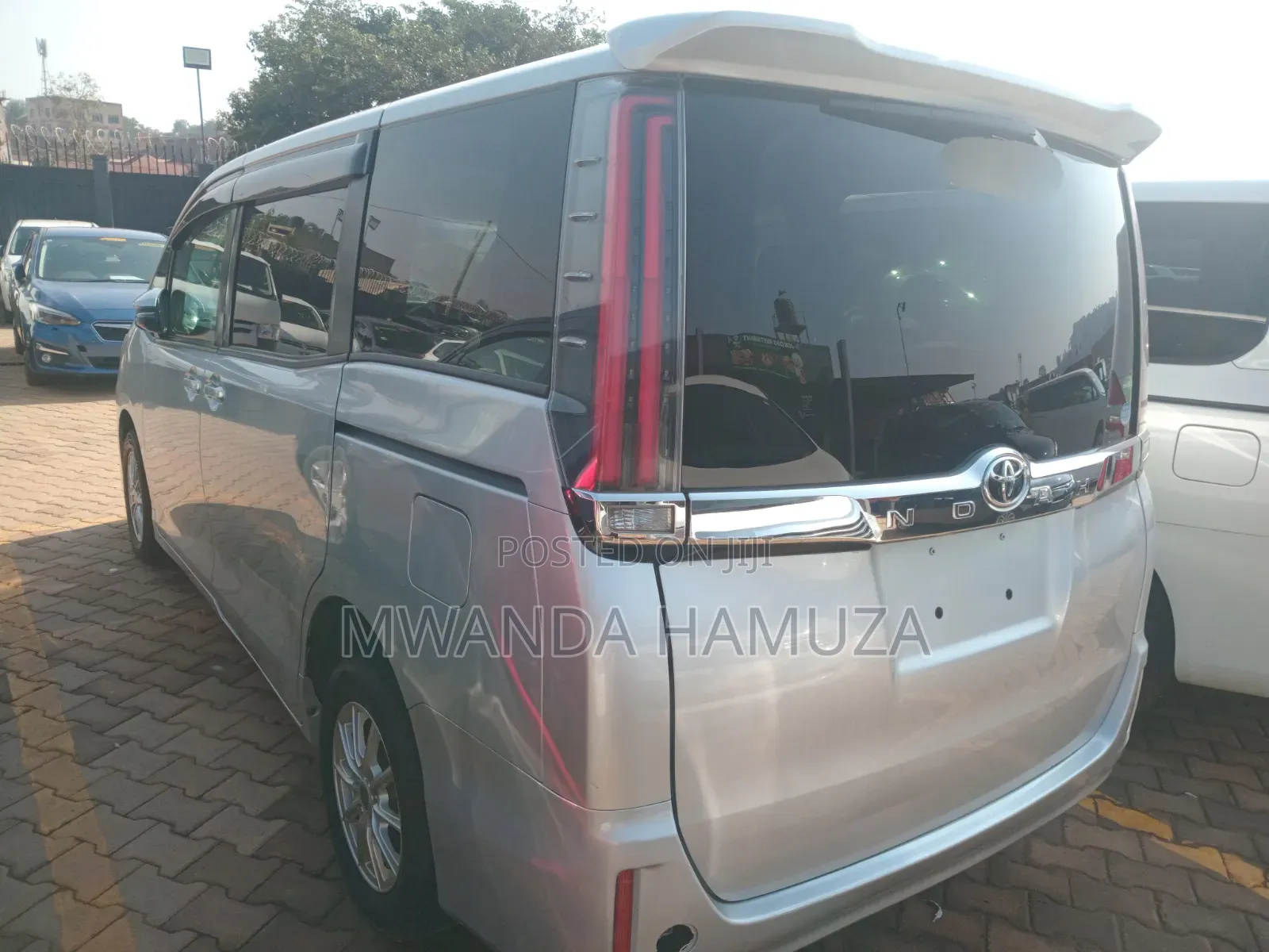 Toyota Noah 2017 Silver