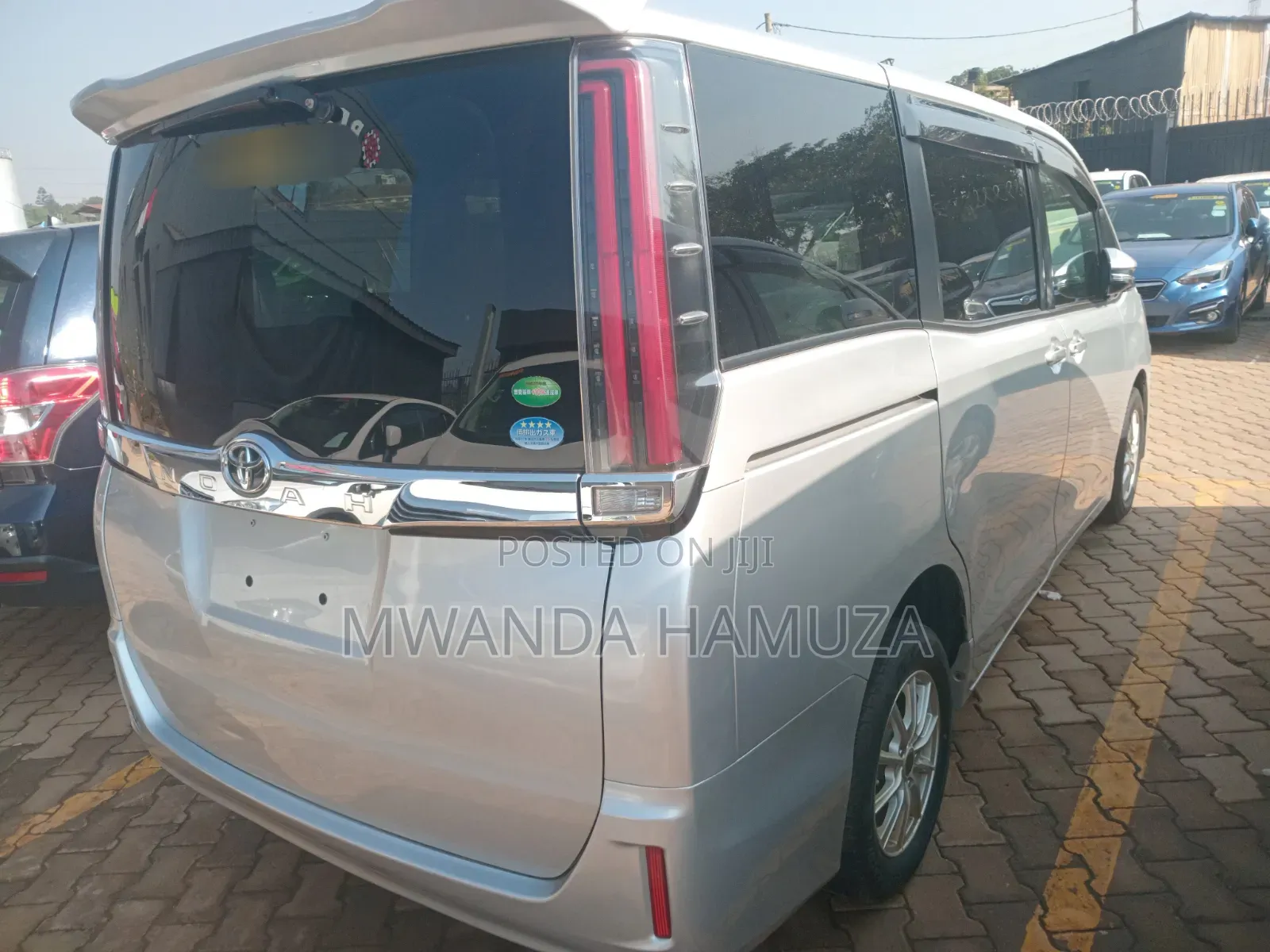 Toyota Noah 2017 Silver