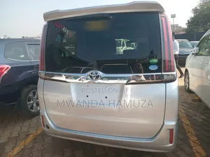 Toyota Noah 2017 Silver