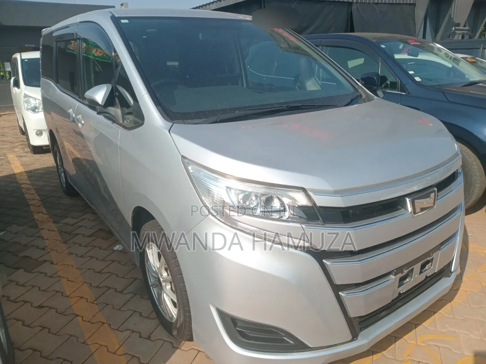 Toyota Noah 2017 Silver