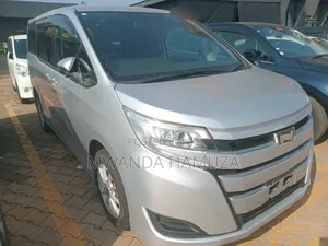 Toyota Noah 2017 Silver