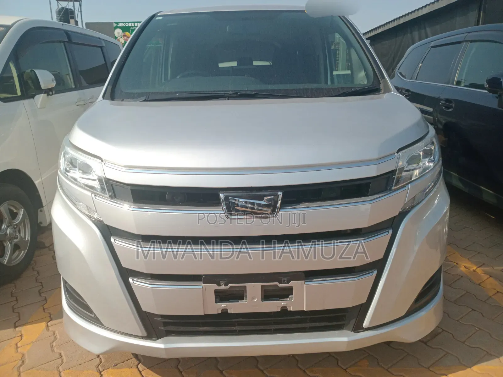 Toyota Noah 2017 Silver