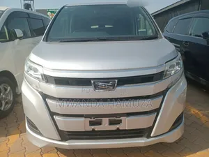 Toyota Noah 2017 Silver