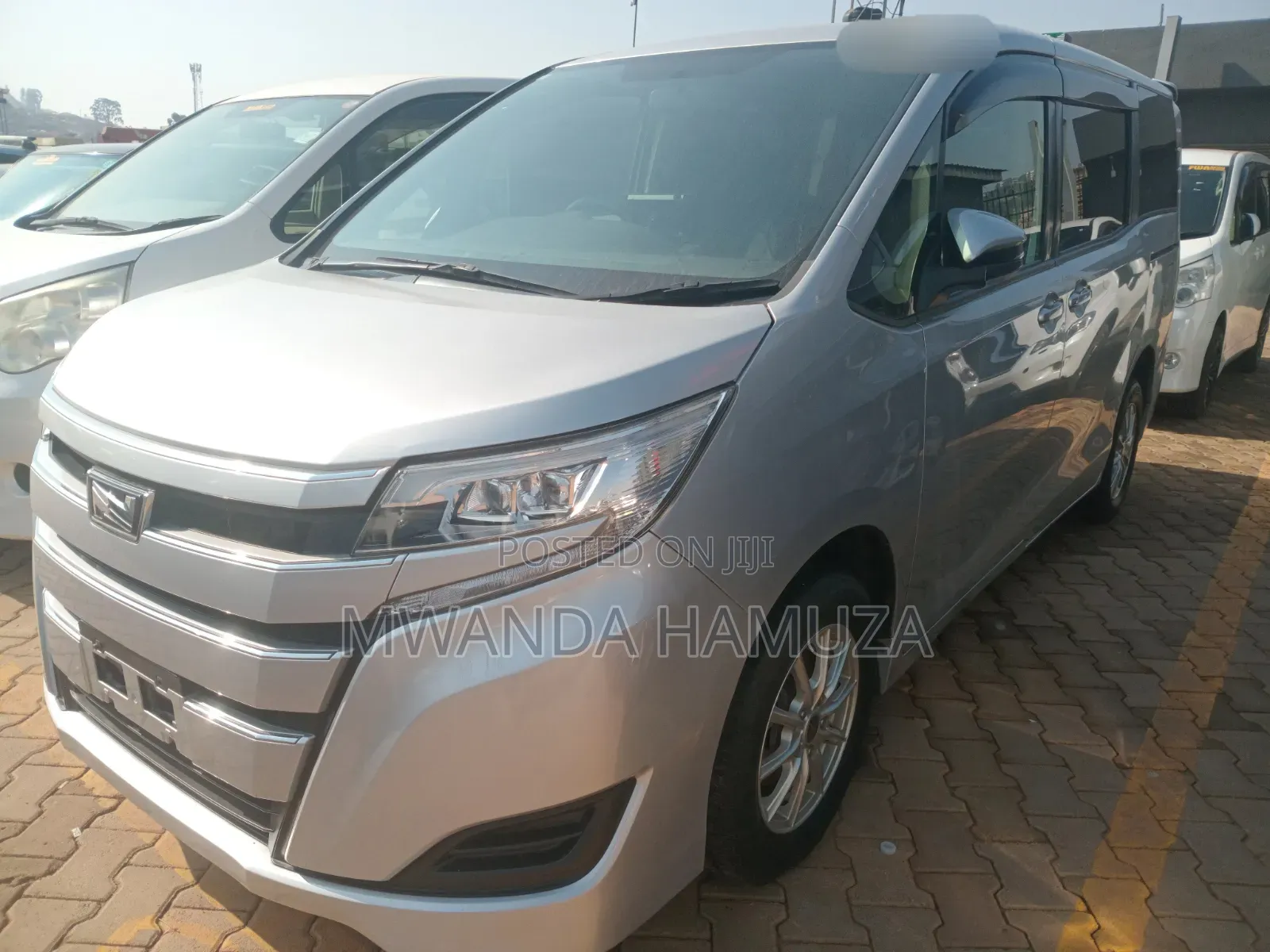 Toyota Noah 2017 Silver
