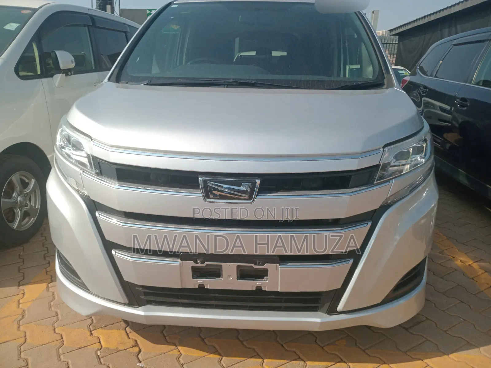Toyota Noah 2017 Silver