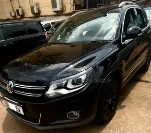 Volkswagen Tiguan S 4dr SUV (2.0L 4cyl Turbo 6A) 2015 Black
