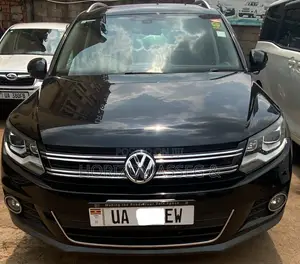 Volkswagen Tiguan S 4dr SUV (2.0L 4cyl Turbo 6A) 2015 Black