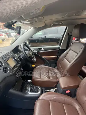 Volkswagen Tiguan S 4dr SUV (2.0L 4cyl Turbo 6A) 2015 Black