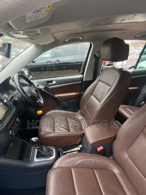 Volkswagen Tiguan S 4dr SUV (2.0L 4cyl Turbo 6A) 2015 Black