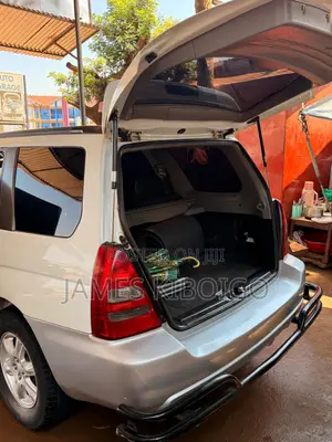 Subaru Forester Automatic 2004 White