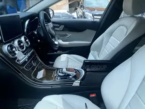 Mercedes-Benz C200 2017 Red