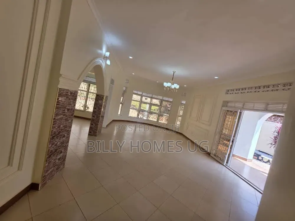 5bdrm Bungalow in Kira for sale