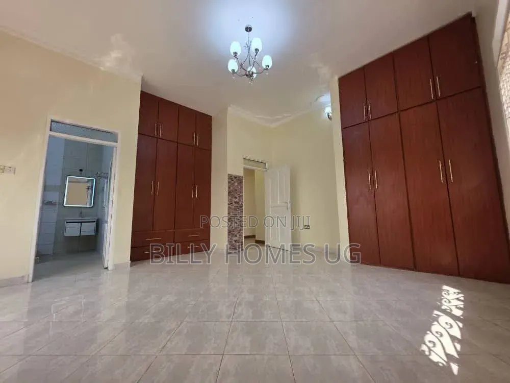 5bdrm Bungalow in Kira for sale