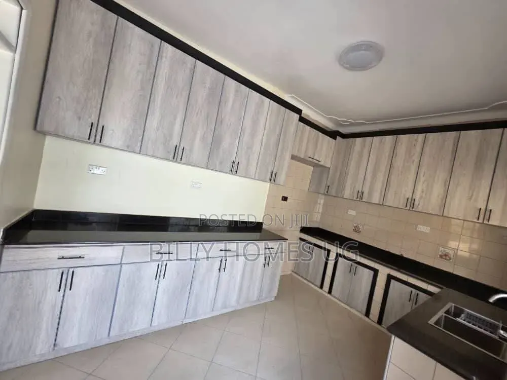 5bdrm Bungalow in Kira for sale