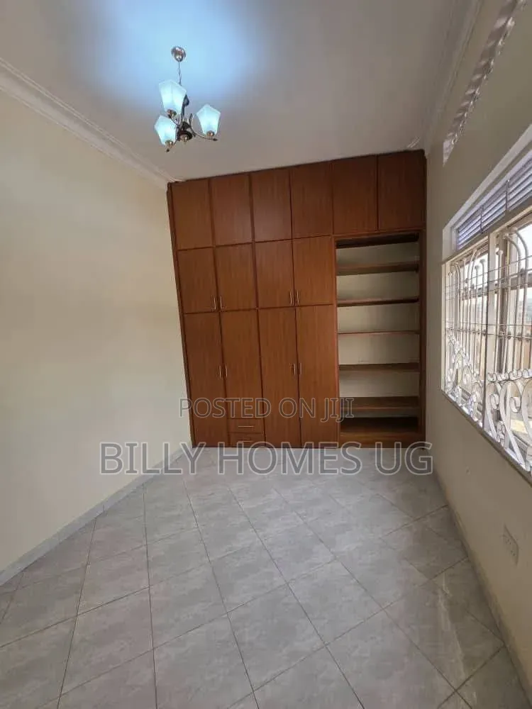 5bdrm Bungalow in Kira for sale