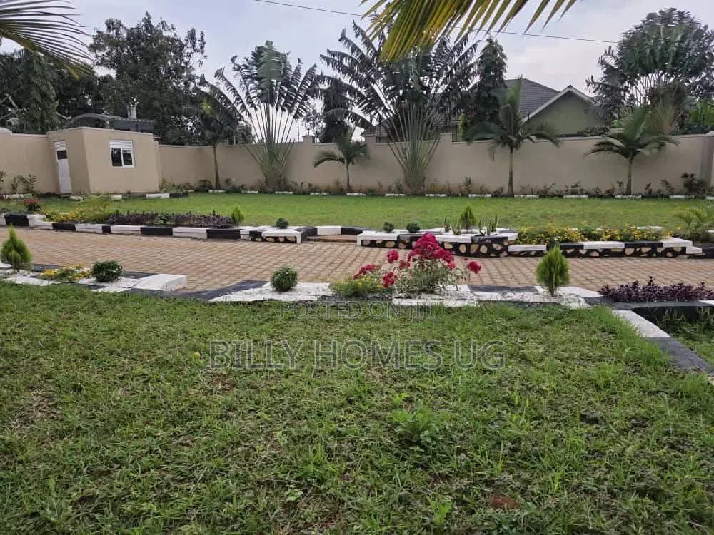 5bdrm Bungalow in Kira for sale