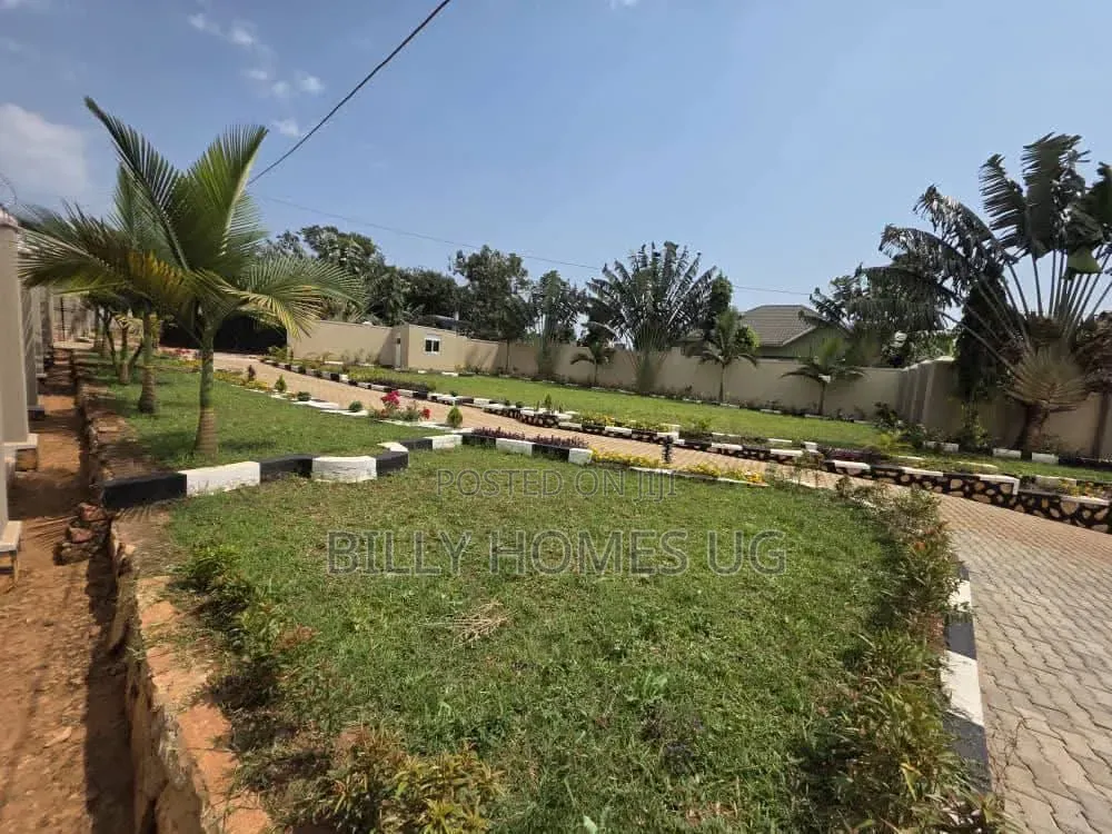 5bdrm Bungalow in Kira for sale