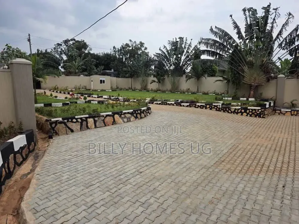 5bdrm Bungalow in Kira for sale