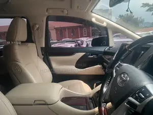 Toyota Alphard 2.5 Petrol AWD 2018 Silver