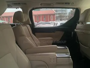 Toyota Alphard 2.5 Petrol AWD 2018 Silver