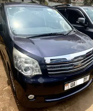 Toyota Noah 2012 Teal